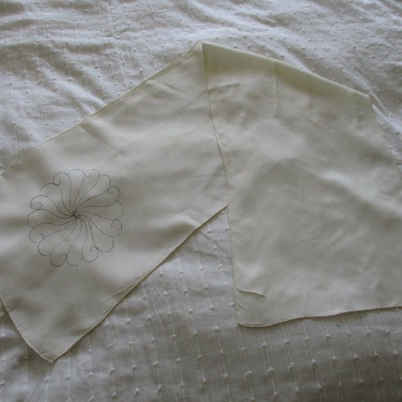 **2/12$**Cream & gray petite scarf - Picture 2 of 3